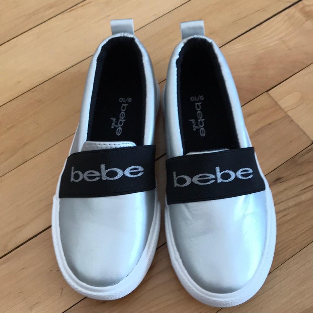 New w/o tags Bebe girls silver/black shoes